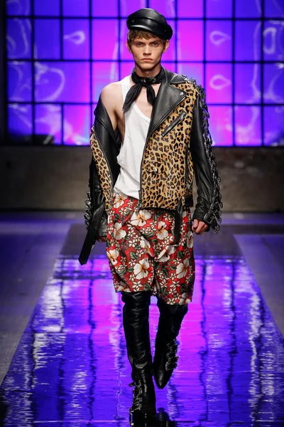 Look 3